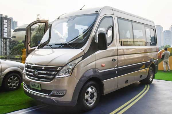 17座豪华大巴车宇通cl6租赁,17座豪华商务大巴出租
